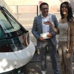 Foto: Aufschlussreicher Rendezvous mit der Straßburger Tram: Bürgermeisterin Nawel Rafik-Elmrini berichtete dem Regensburger Landtagskandidaten Tobias Gotthardt vom ÖPNV-Vorzeigemodell.