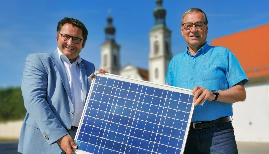 MdL Tobias Gotthardt und Bürgermeister Rudolf Gruber freuen sich über die neue Regelung Foto Gotthardt (2)