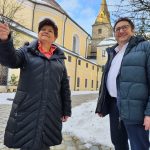 Richtungsweisend für die Klosternutzung in Frauenzell: Zusätzliche Gelder des Wirtschaftsministeriums sollen auf Vermittlung des Landtagsabgeordneten Tobias Gotthardt (rechts) eine Konzeptstudie ermöglichen – Bürgermeisterin Irmgard Sauerer (links) sieht darin eine große Chance. Foto: Gotthardt